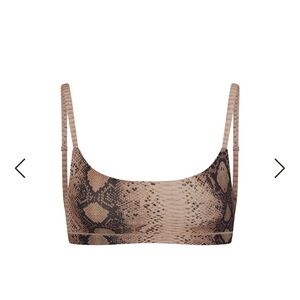 FITS EVERYBODY SCOOP BRALETTE
CLAY SNAKESKIN PRINT